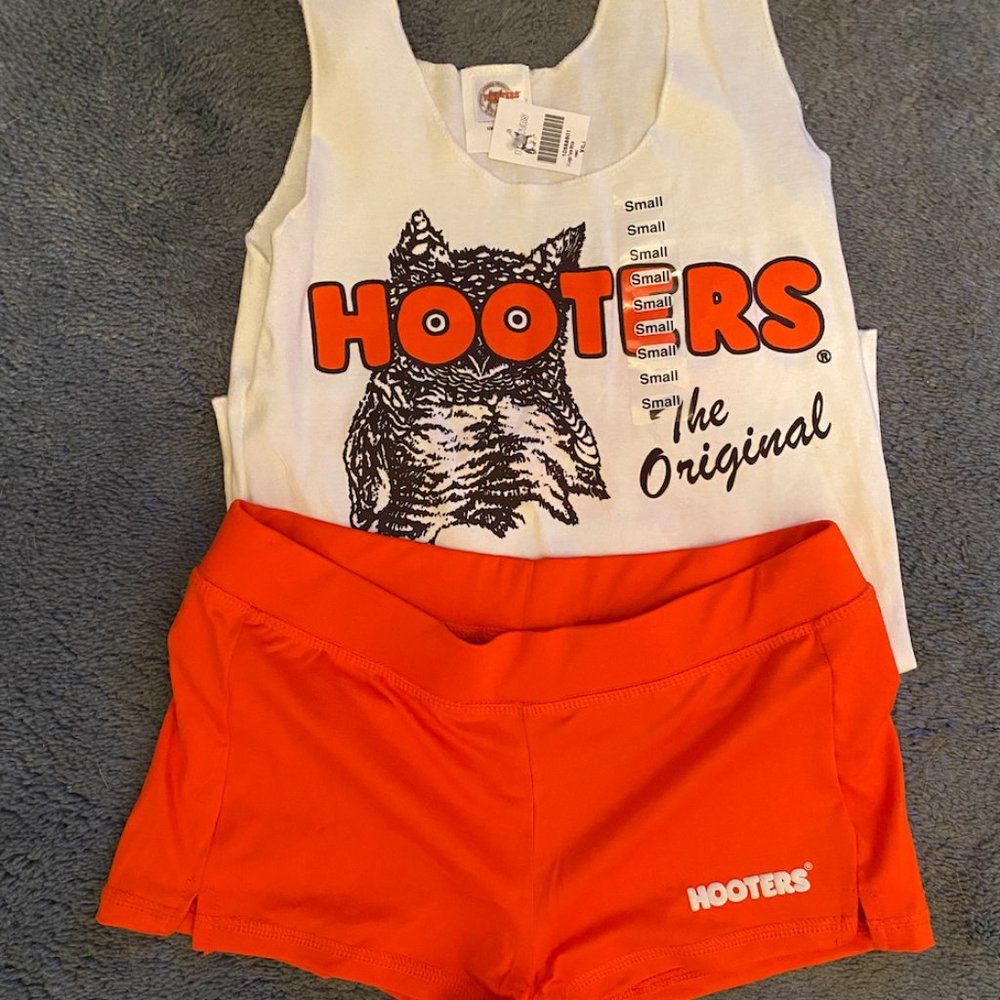 New Hooters Girl Tank & Shorts (Size Small)